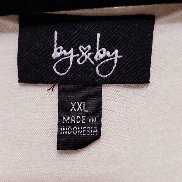 EUC White multimedia hi-lo top - Picture 5 of 6